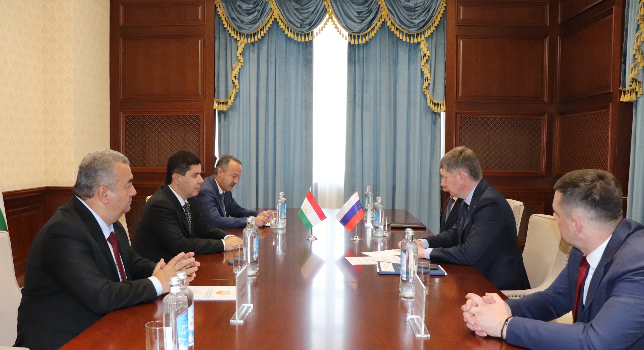 Вохӯрии директори Агентии содироти назди Ҳукумати Ҷумҳурии Тоҷикистон бо Вазири иқтисоди Федератсияи Россия