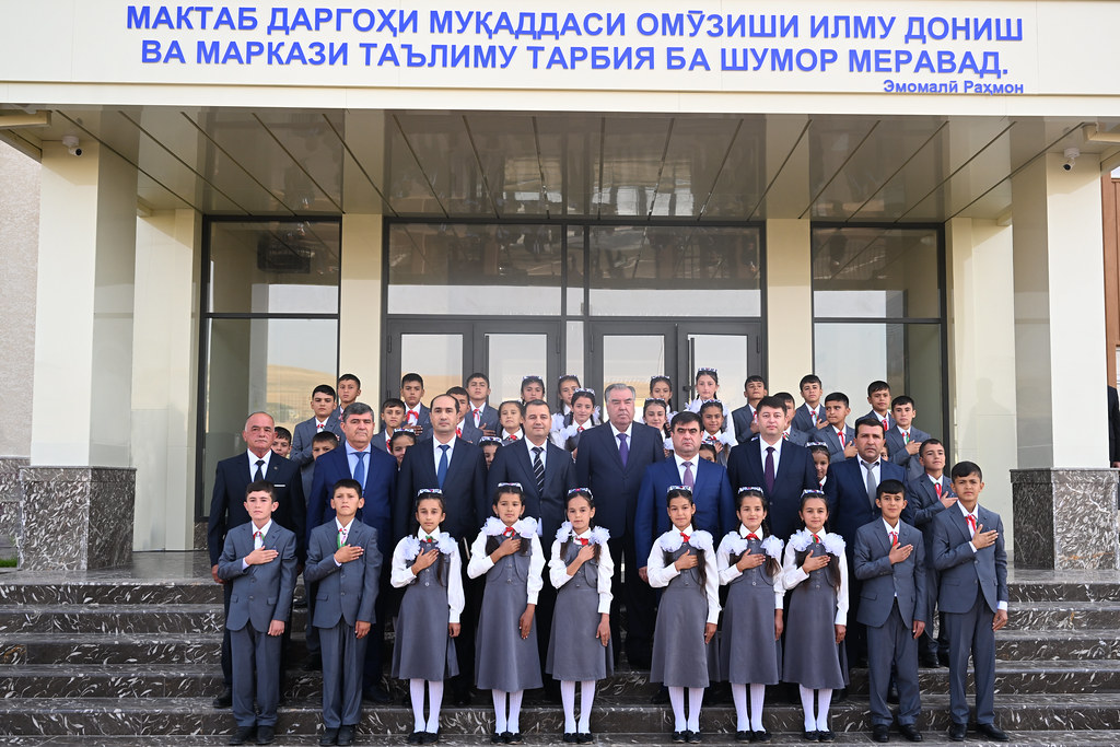 Ифтитоҳи Мактаби президентии ноҳияи Темурмалик