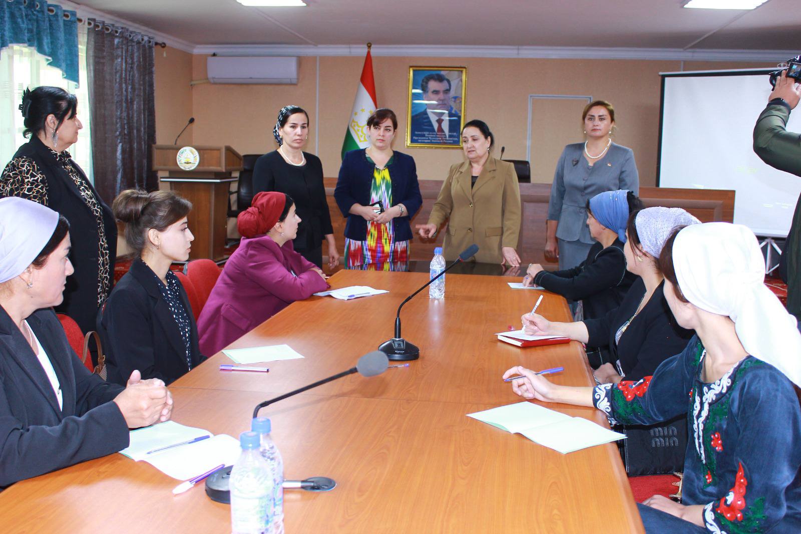 Баргузории даври минтақавии озмуни «Беҳтарин хизматчии давлатӣ аз ҳисоби занон» дар ноҳияи Рӯдакӣ