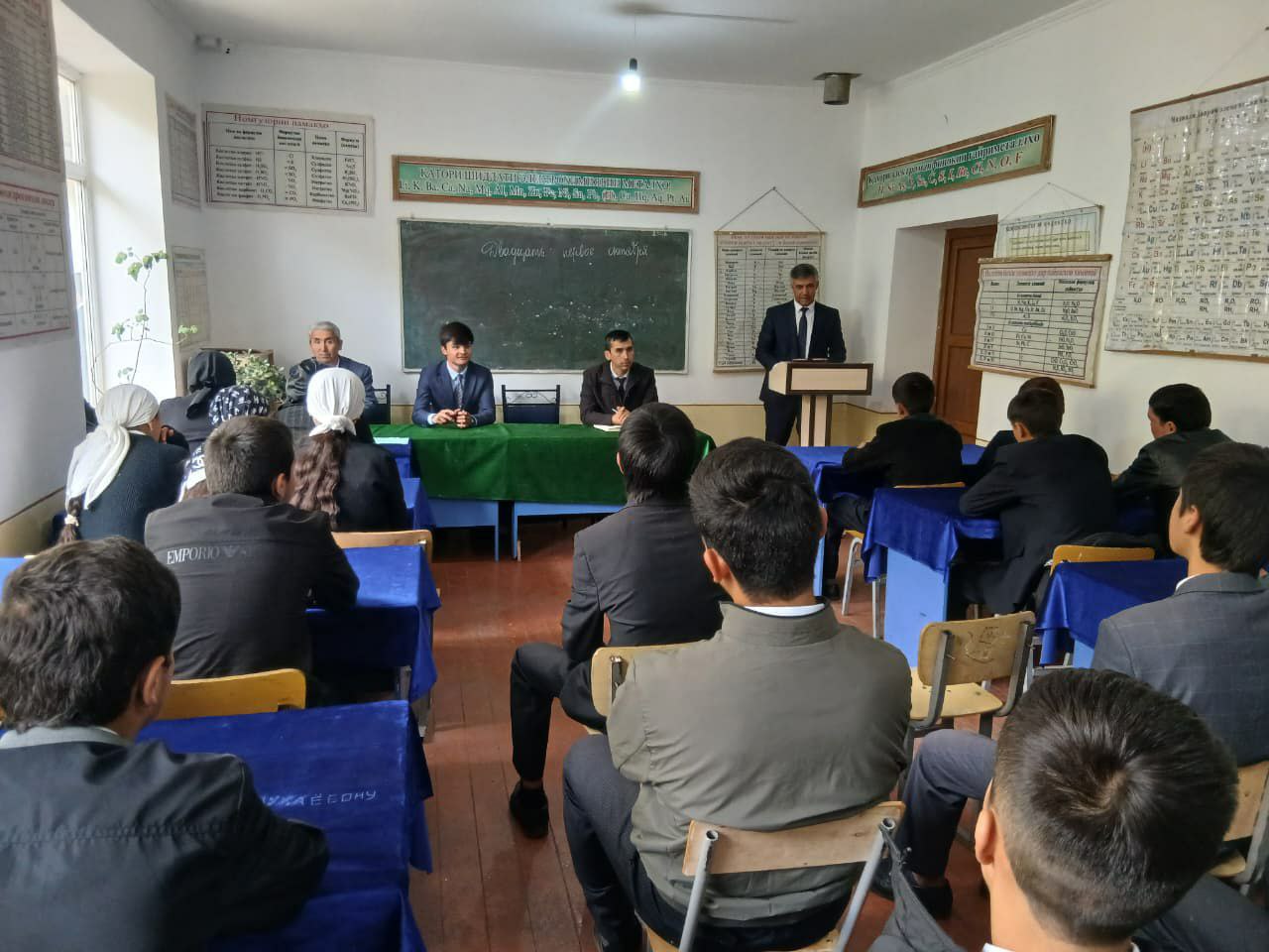 Вохӯрии кормандони Шуъбаи байниноҳиявии АНМН-и ҶТ дар ноҳияи Лахш бо хонандагони Литсейи барои хонандагони болаёқати ноҳияи Лахш