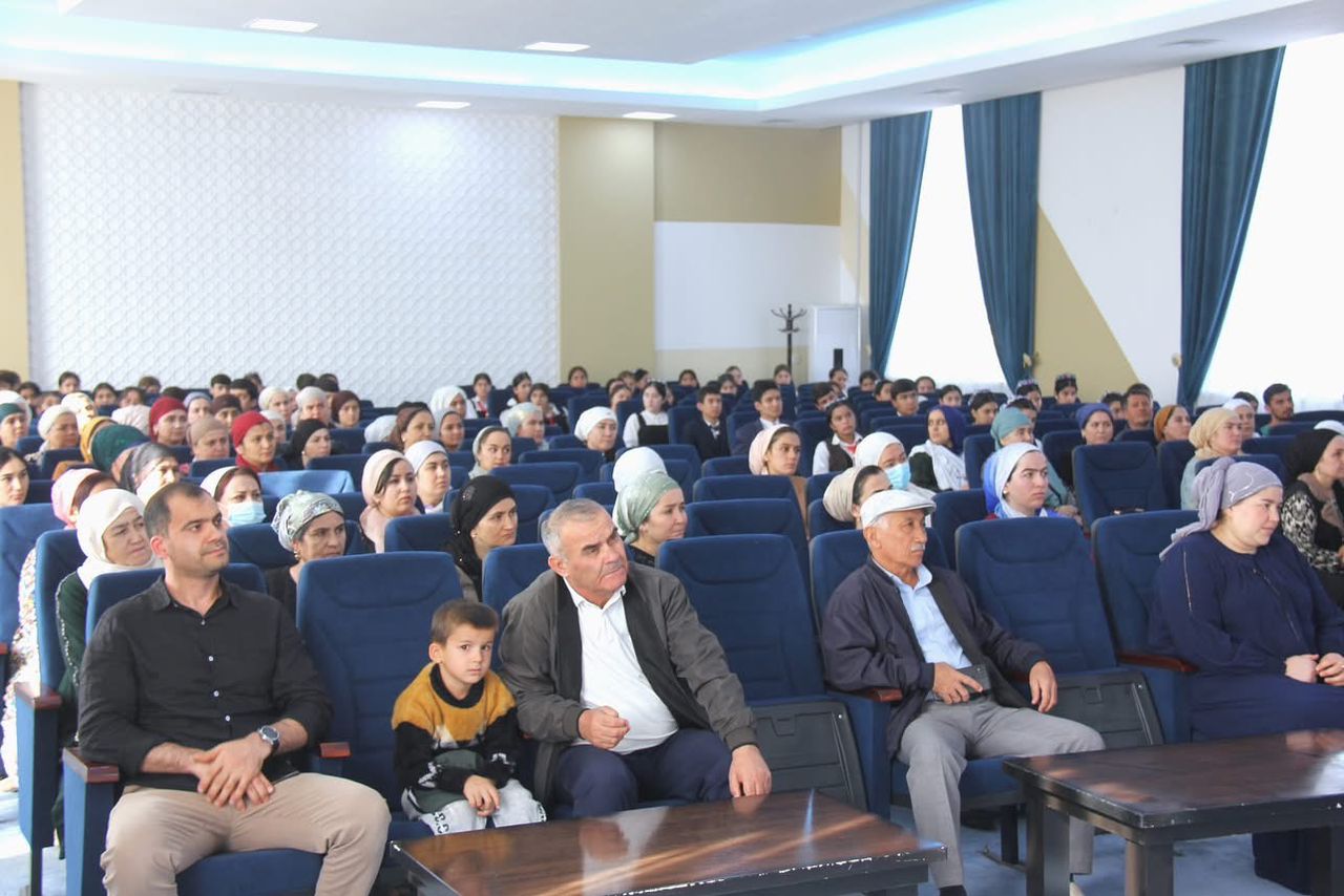 Вохӯрӣ бо волидайн ва  хонандагони МТМУ №77 –и  ноҳияи Фирдавсии шаҳри Душанбе