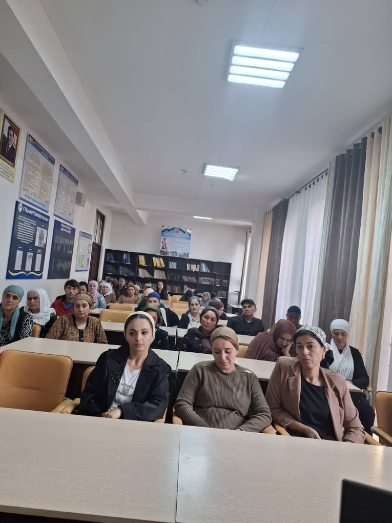 Вохӯрӣ бо истиқоматкунандагони якчанд маҳаллаҳои ноҳияи Исмоили Сомонии шаҳри Душанбе