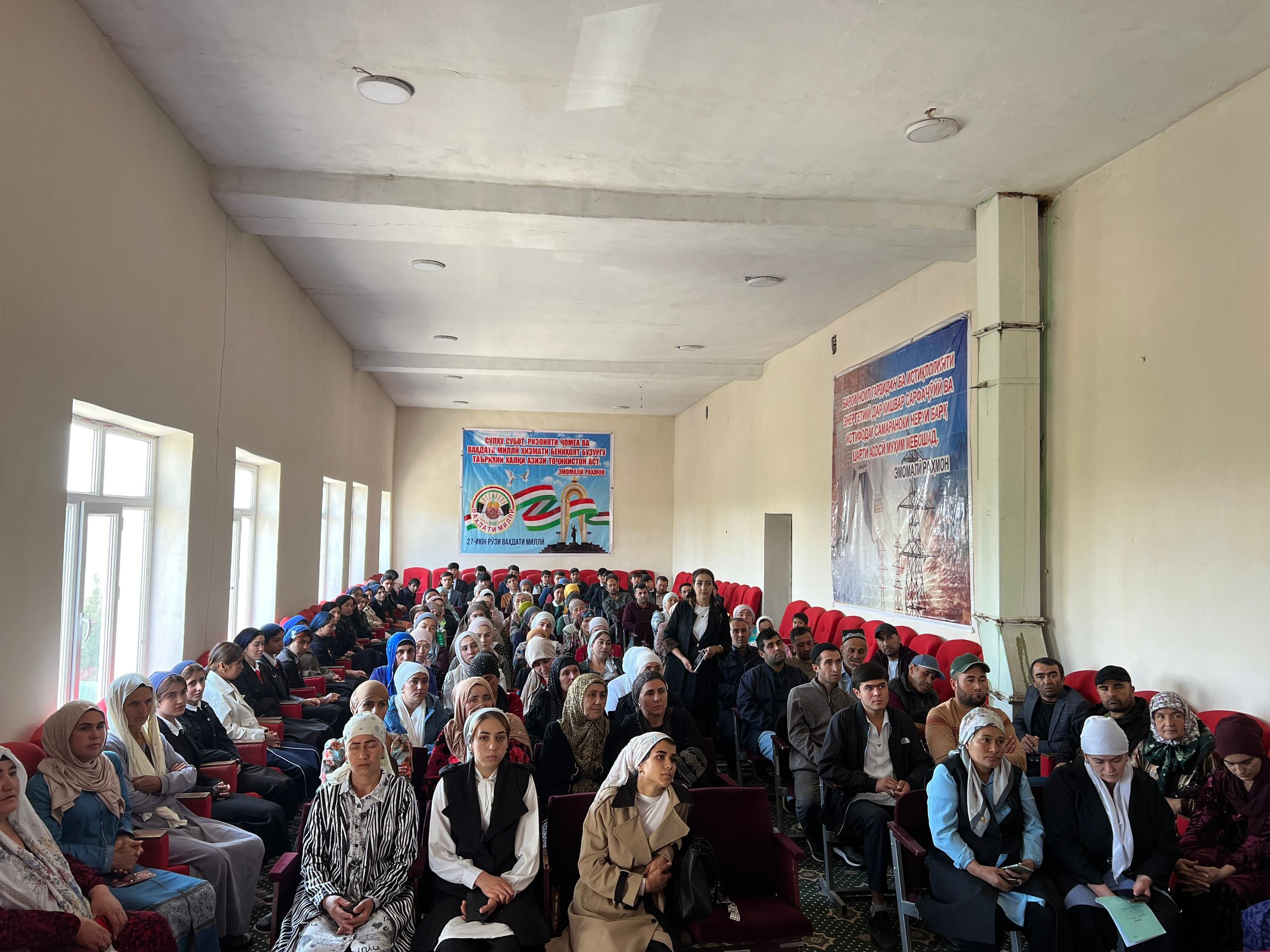 Вохӯрии кормандони Агентӣ бо волидайн ва  хонандагони  МТМУ №120