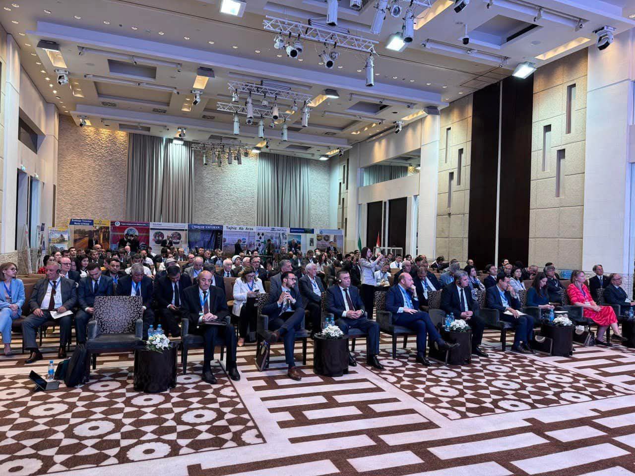 Намояндагони 20 кишвар барои иштирок дар Семинари байналмилалӣ оид ба обёрӣ ба шаҳри Душанбе омадаанд