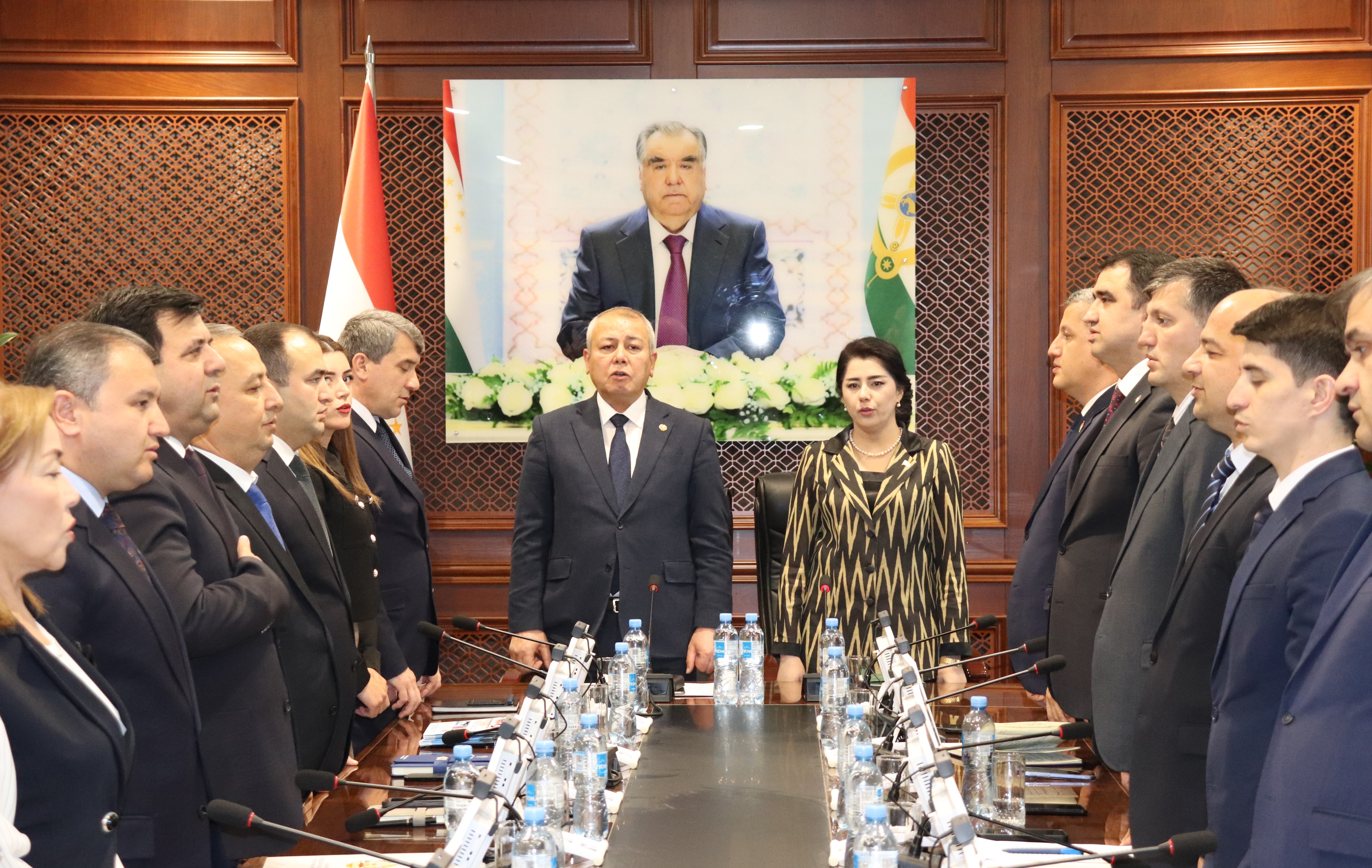 Ҳамоиши тантанавӣ бахшида ба Рӯзи Президенти Ҷумҳурии Тоҷикистон ва 33 - юмин солгарди Иҷлосияи 16-уми Шӯрои Олии Ҷумҳурии Тоҷикистон дар Вазорати рушди иқтисод ва савдо