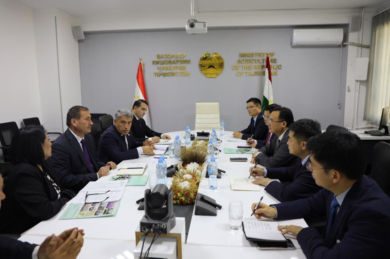 Мулоқоти муовини вазири кишоварзии Ҷумҳурии Тоҷикистон бо намояндагони Донишгоҳи кишоварзии Анхойи Ҷумҳурии Мардумии Чин