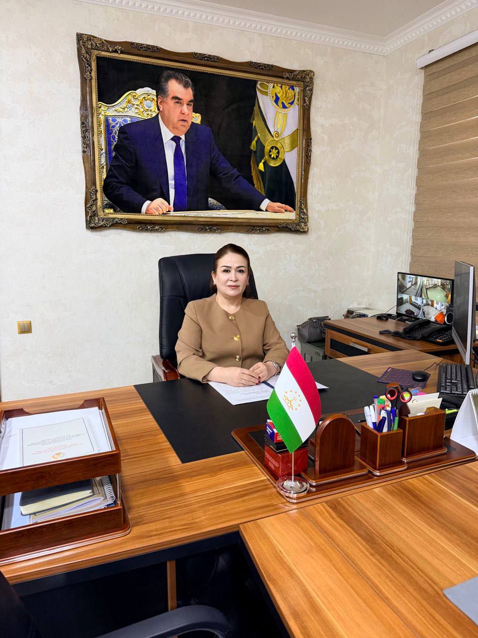 Паёми табрикотии Раиси Кумитаи кор бо занон ва оилаи назди Ҳукумати Ҷумҳурии Тоҷикистон Файзиддинзода Бунафша  бахшида ба Рӯзи Президенти Ҷумҳурии Тоҷикистон