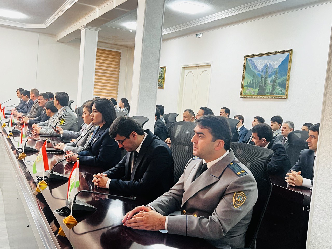 ДАР ВАЗОРАТИ АДЛИЯ  РӮЗИ ПРЕЗИДЕНТ БО ТАНТАНА ТАҶЛИЛ ГАРДИД