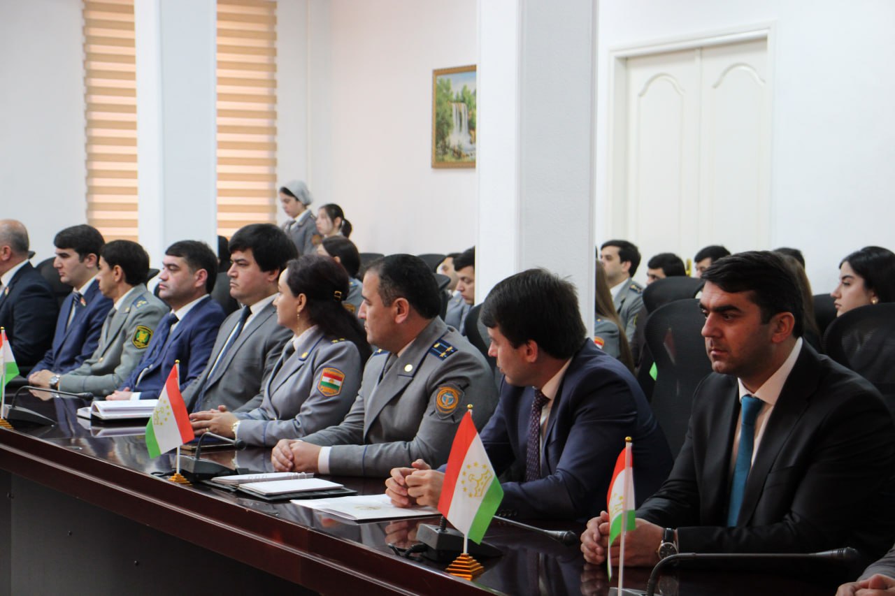 Дар Вазорати адлия Рӯзи Парчами давлатии Тоҷикистон бо тантана таҷлил гардид