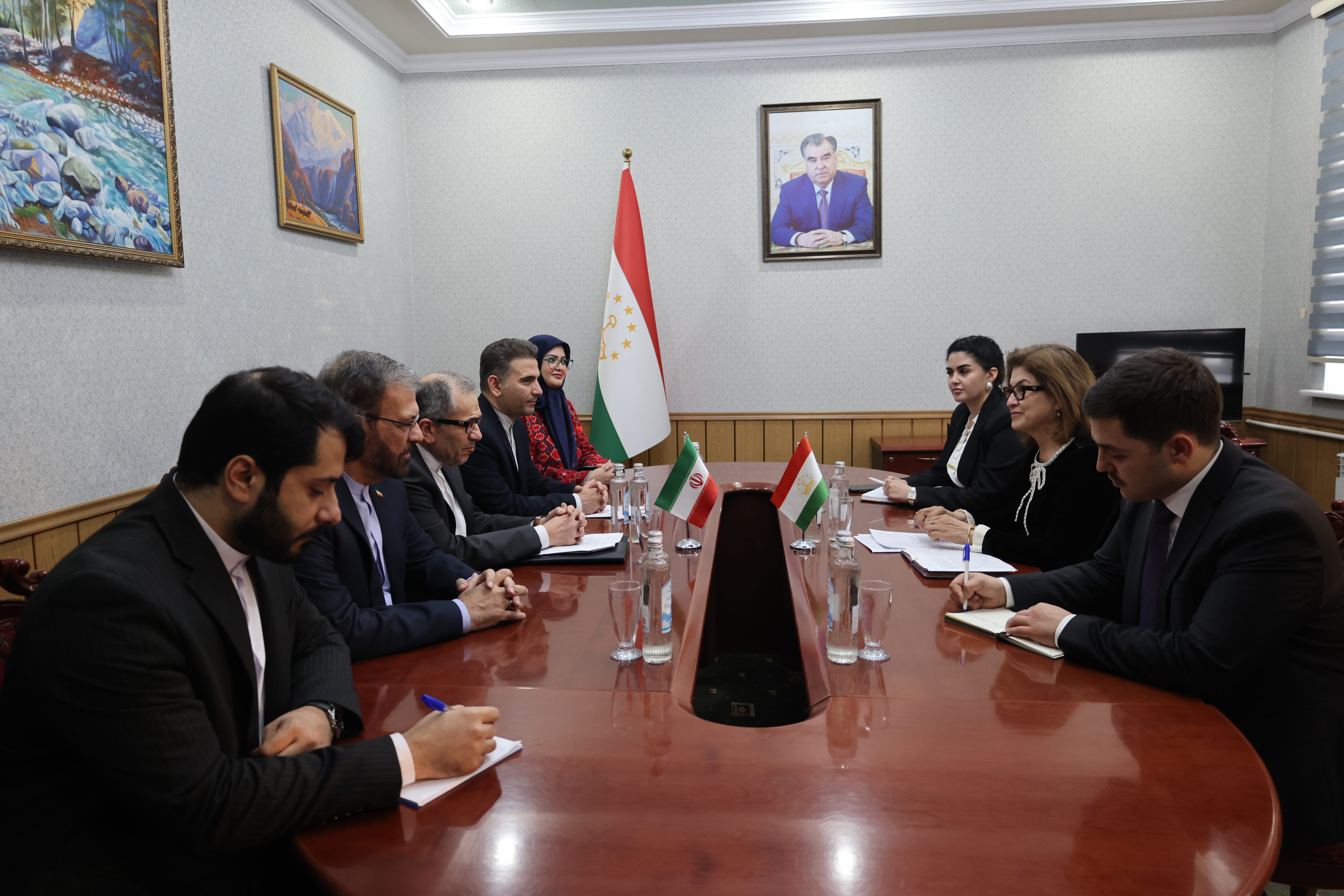 мулоқоти роҳбарияти Вазорати фарҳанг бо муовини вазири корҳои хориҷии Ҷумҳурии Исломии Эрон