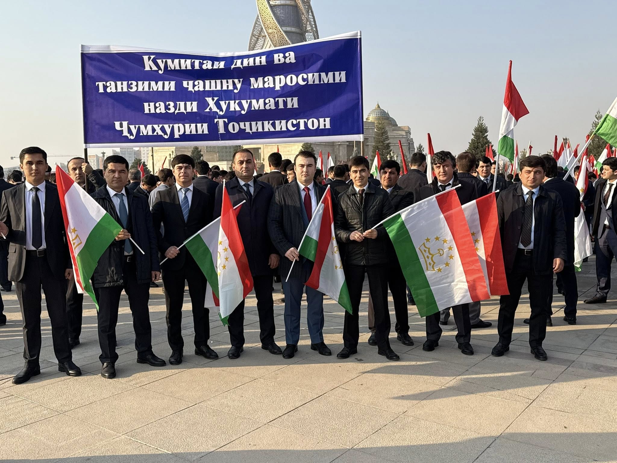 Иштироки кормандони Кумита дар ҳамоиши идона ба муносибати Рӯзи Парчами давлатӣ