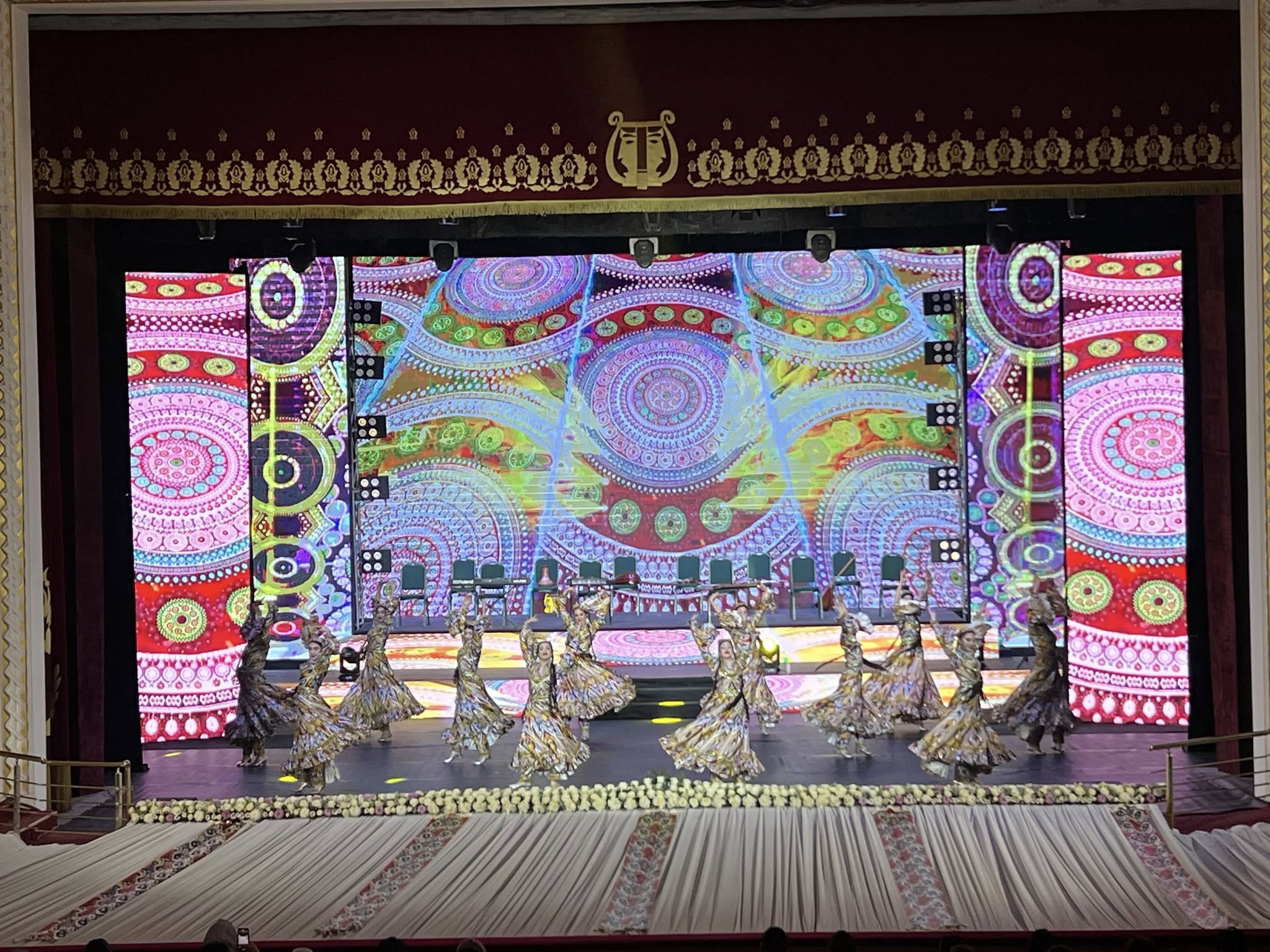 Барномаи консертӣ бахшида ба баргузории чорабиниҳои Муколамаи занони Осиёи Марказӣ таҳти унвони "Занон, сулҳ ва амният" бо ибтикори Кумитаи кор бо занон ва оилаи назди Ҳукумати Ҷумҳурии Тоҷикистон