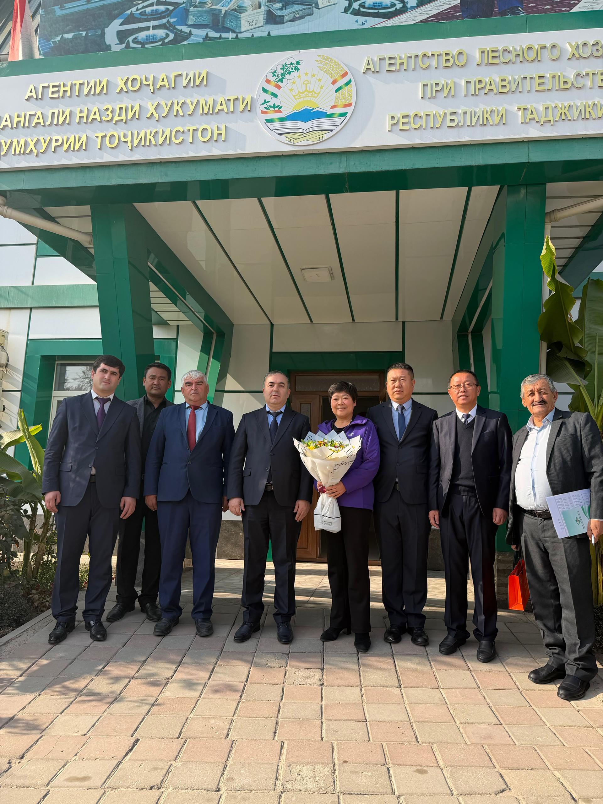 Вохурӣ бо намояндагони Ҷумҳурии Мардумии Чин