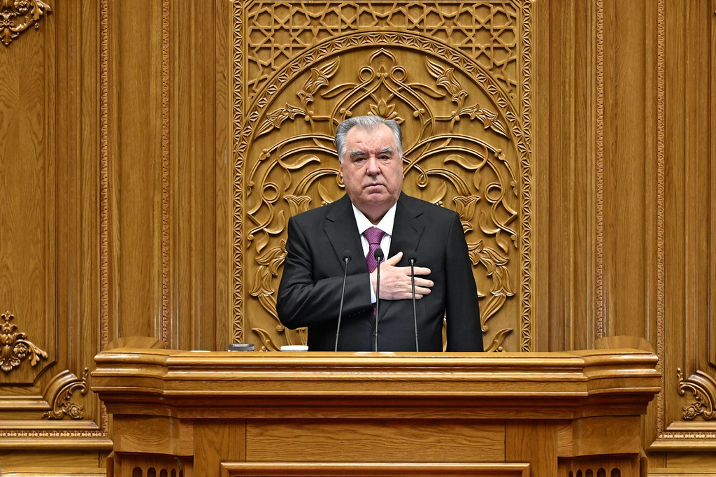 Паёми Президенти Ҷумҳурии Тоҷикистон муҳтарам Эмомалӣ Раҳмон дар бораи самтҳои асосии сиёсати дохилӣ ва хориҷии ҷумҳурӣ