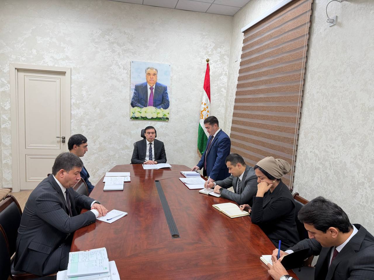 Баргузории ҷаласаи корӣ назди Раиси Кумита