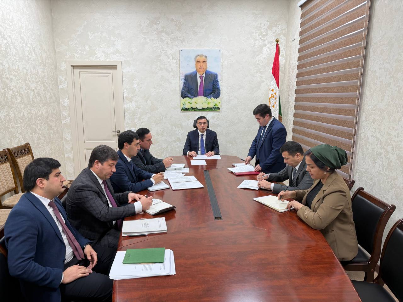 Баргузории ҷаласаи корӣ назди Раиси Кумита