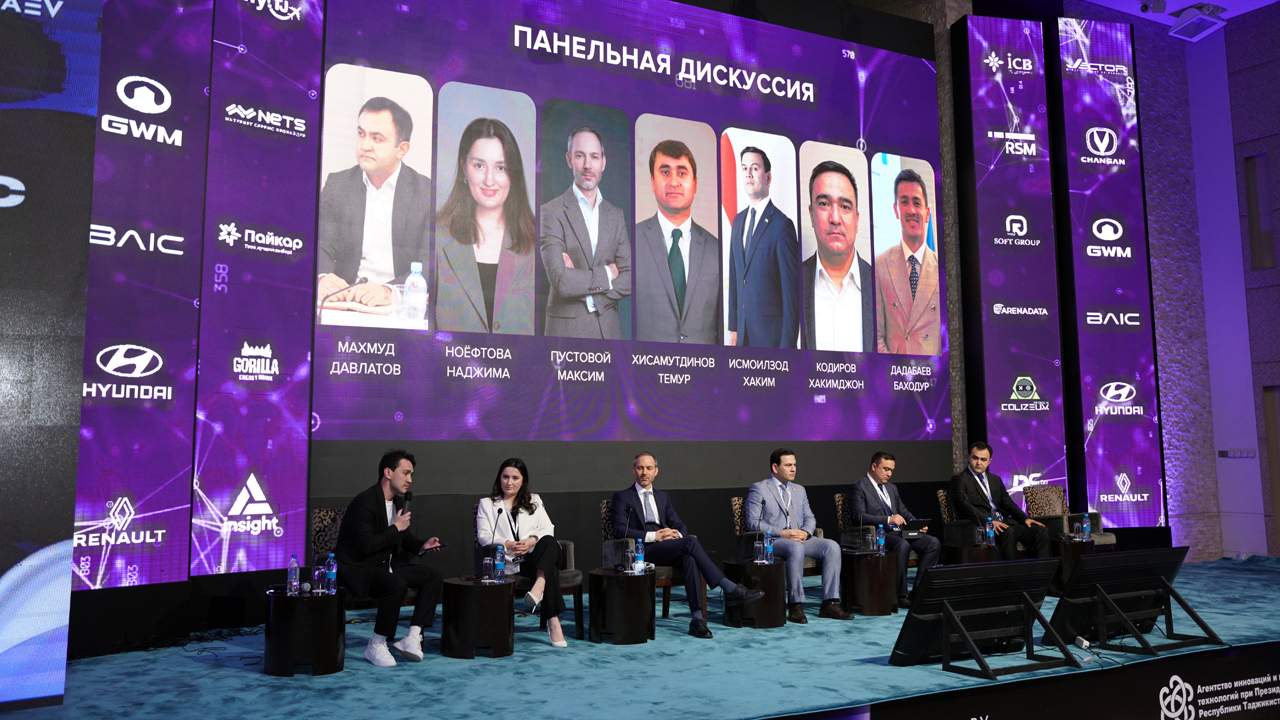 Мулоқоти роҳбарияти Агентӣ бо коршиносон дар форуми "Digital Fest 2025"