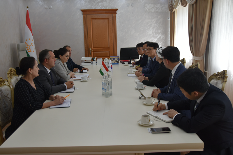 Meeting with the Head of the Human Resources Development Service of the Republic of Korea
