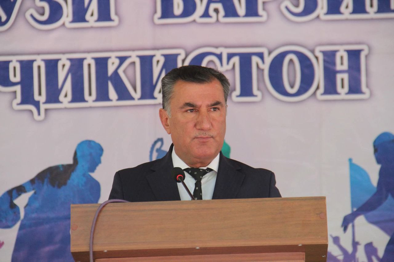 ТАҶЛИЛИ РӮЗИ ВАРЗИШГАРОНИ ТОҶИКИСТОН ДАР ШАҲРИНАВ