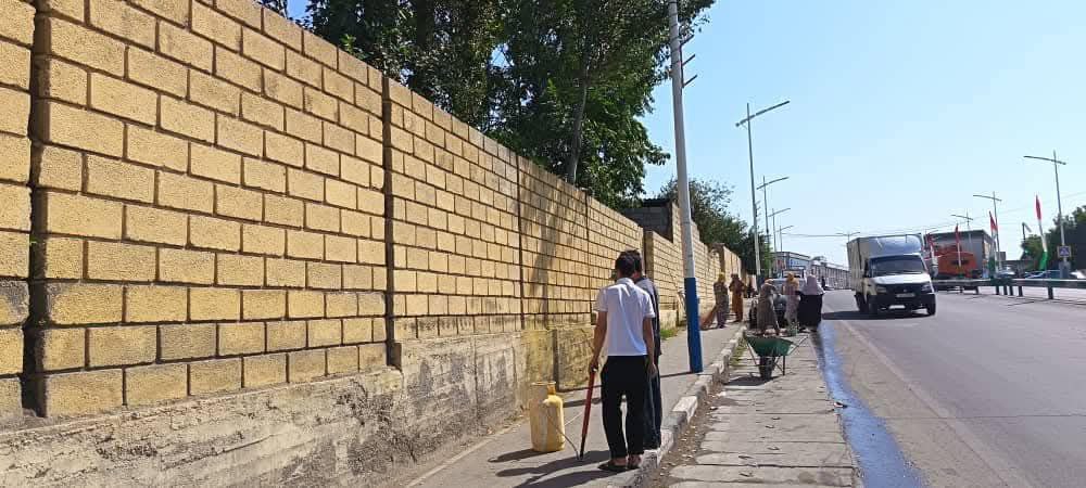 КОРҲОИ ОБОДОНИ ВА РАНГУБОРИ ДАРУ ДЕВОРҲОИ  ХОНА ВА ИНШООТҲОИ КАНОРИ ШОҲРОҲИ ДУШАНБА-ТУРСУНЗОДА ВА РОҲИ МАВЗЕИ ҚАРАТОҒ АЗ ҶОНИБИ КОРМАНДОНИ ҶАМОАТИ ДЕҲОТИ ШАҲРИНАВ