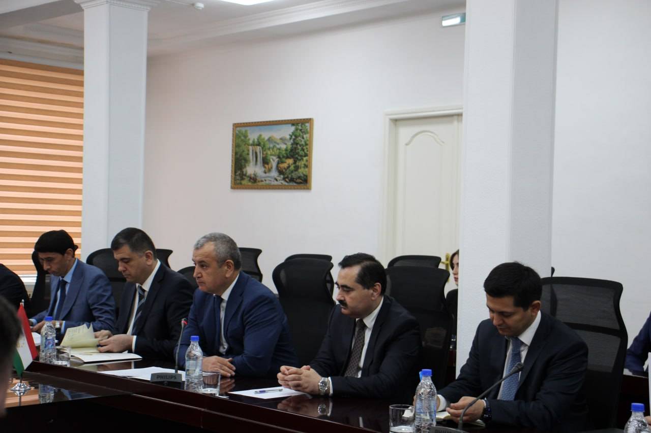 ВАЗИРИ АДЛИЯ БО ВАКИЛОНИ ПАРЛАМЕНТИ АВРУПО МУЛОҚОТ ДОИР НАМУД