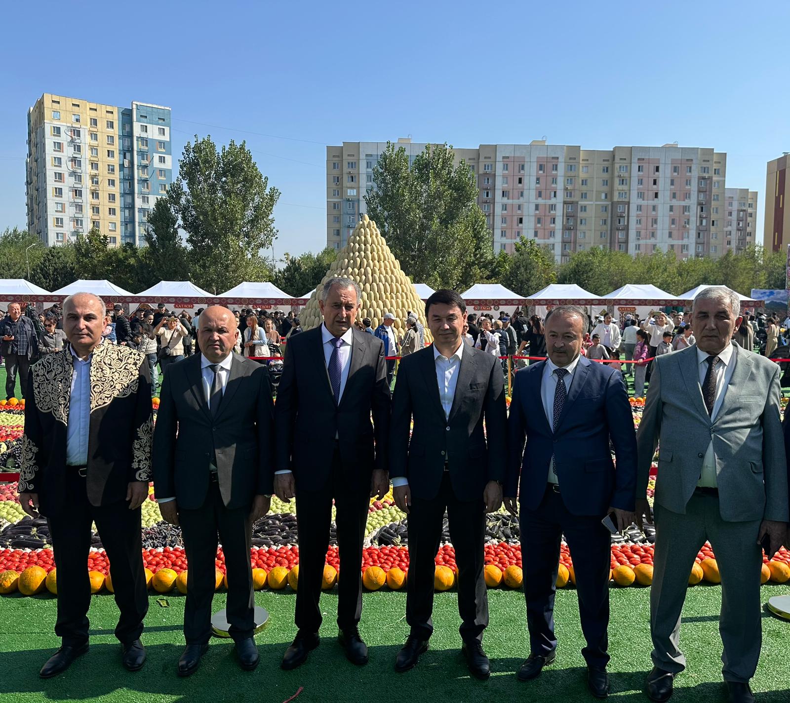 Намоиш-фурӯши маҳсулоти кишоварзӣ ва ҳунарҳои мардумии вилояти Хатлон дар шаҳри Алмаатои Ҷумҳурии Қазоқистон