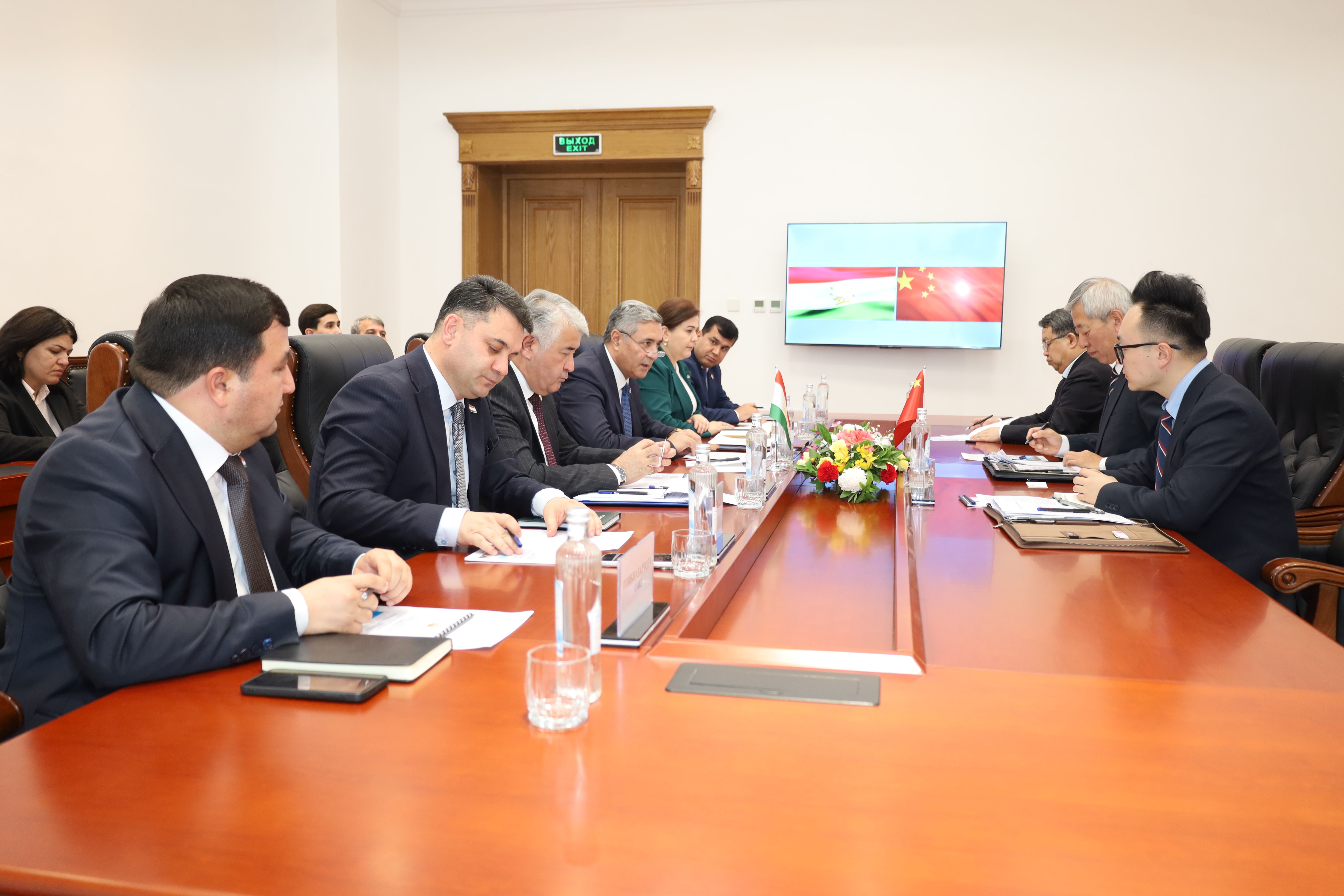 Встреча Насрулло Махмудзода с Чрезвычайным и Полномочным Послом Китайской Народной Республики в Республике Таджикистан