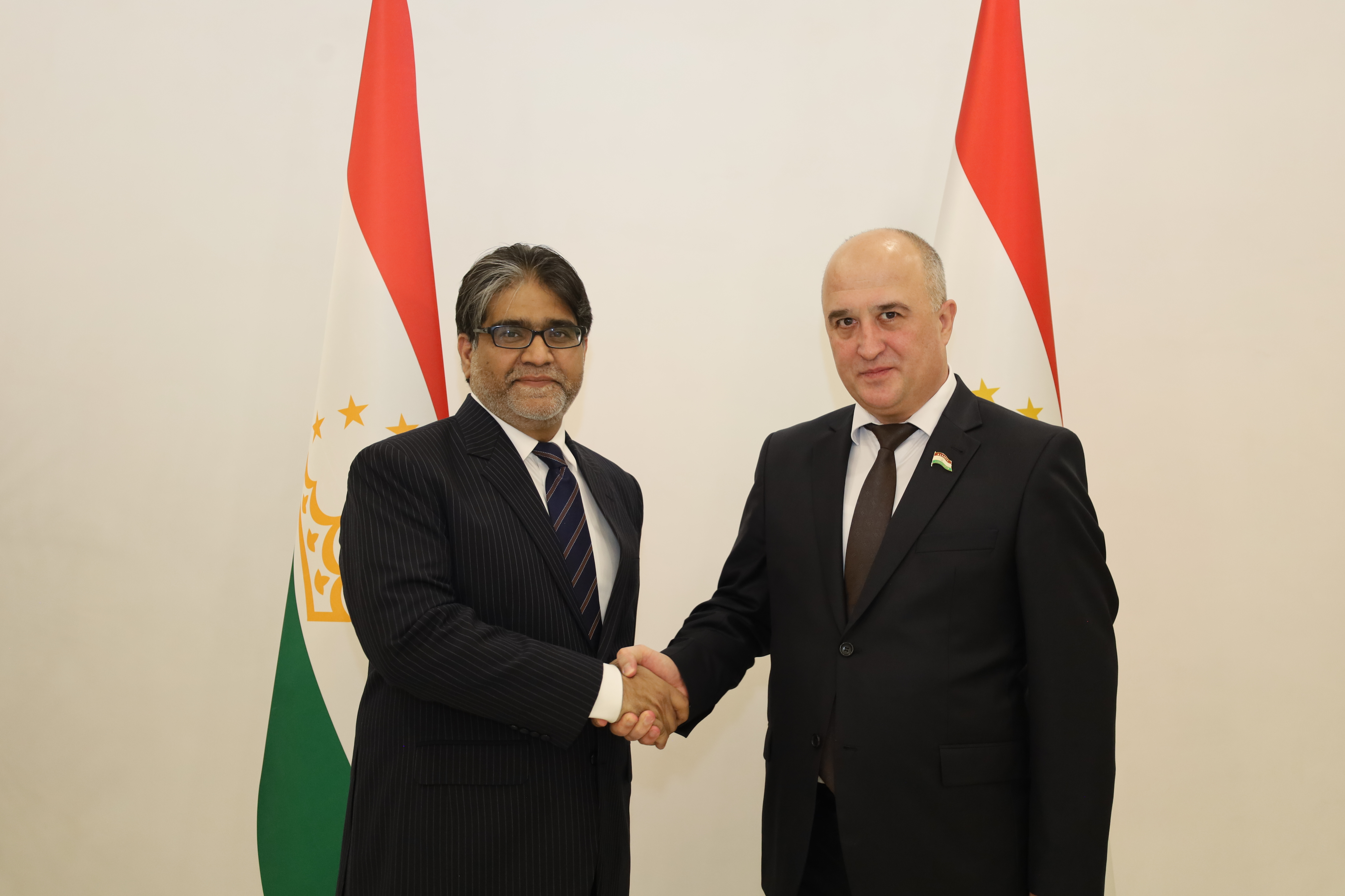 Председатель Маджлиси намояндагон Маджлиси Оли Республики Таджикистан Файзали Идизода встретился с Послом Исламской Республики Пакистан Мухаммад Саидом Сарваром