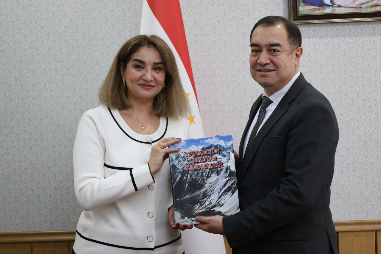 мулоқот бо бо роҳбари “Созмони фарҳангӣ ва маърифатии тоҷикон дар Австрия”