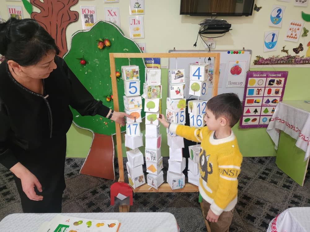В ряде дошкольных учреждений городов и районов Согдийской области начались экологические занятия.