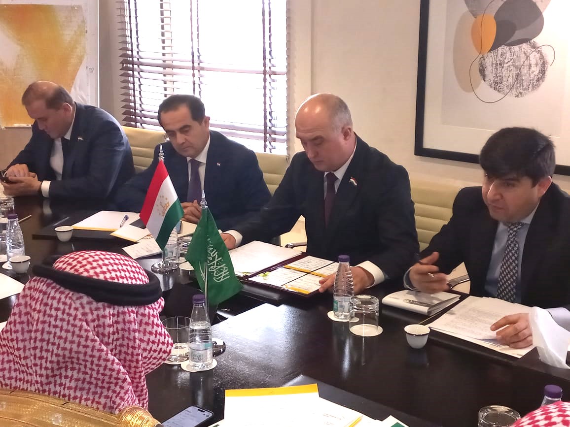 Встреча Председателя Маджлиси намояндагон Файзали Идизода с первым заместителем Председателя Федерации Торговых палат Королевства Саудовская Аравия Холидом Мухаммадом Ас - Сайхоном