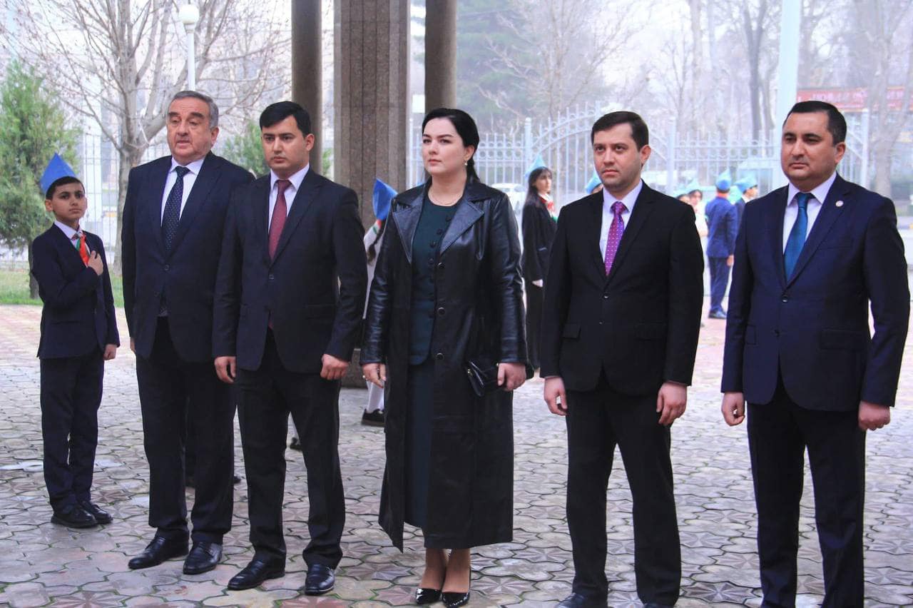 ҲАМОИШИ ТАНТАНАВӢ БАХШИДА БА 26-СОЛАГИИ РӮЗИ ТАЪСИСЁБИИ СОЗМОНИ ХОНАНДАГОНИ МУАССИСАҲОИ ТАҲСИЛОТИ УМУМИИ ҶУМҲУРИИ ТОҶИКИСТОН БА НОМИ ИСМОИЛИ СОМОНӢ ДАР НОҲИЯИ ИСМОИЛИ СОМОНИИ ШАҲРИ ДУШАНБЕ ТАҲТИ УНВОНИ «СОЗМОНИ ХОНАНДАГОН-ҚАДАМИ УСТУВОР БА СӮИ КОМЁБӢ»