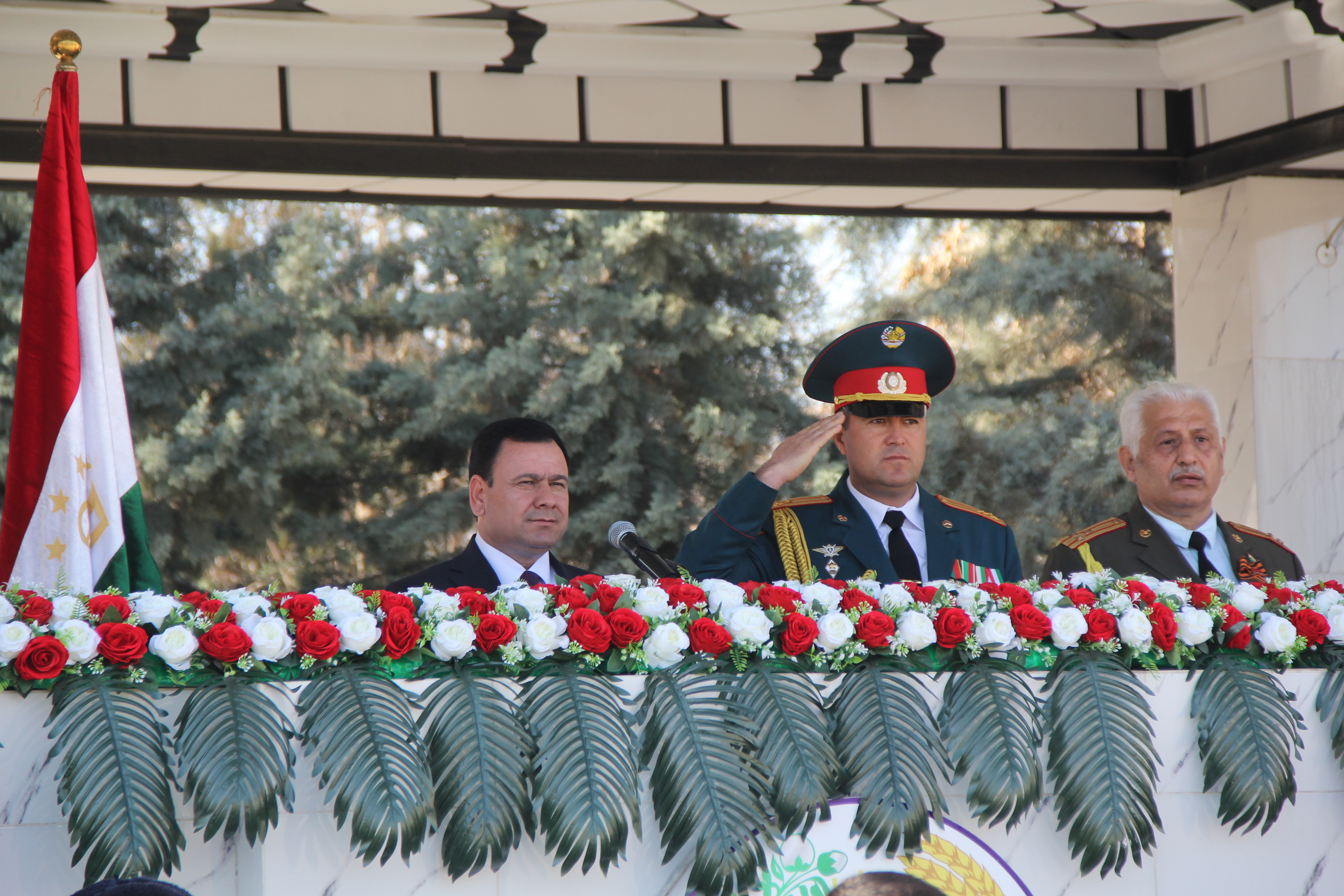 ЧОРАБИНИҲОИ ТАНТАНАВИЮ ФАРҲАНГӢ БАХШИДА БА РӮЗИ ТАЪСИСЁБИИ 	ҚУВВАҲОИ МУСАЛЛАҲИ ҶУМҲУРИИ ТОҶИКИСТОН          Дар шаҳри Кӯлоб бахшида ба рӯзи таъсисёбиии Қувваҳои мусаллаҳи Ҷумҳурии Тоҷикистон чорабиниҳои тантанавию фарҳангӣ баргузор гардид.