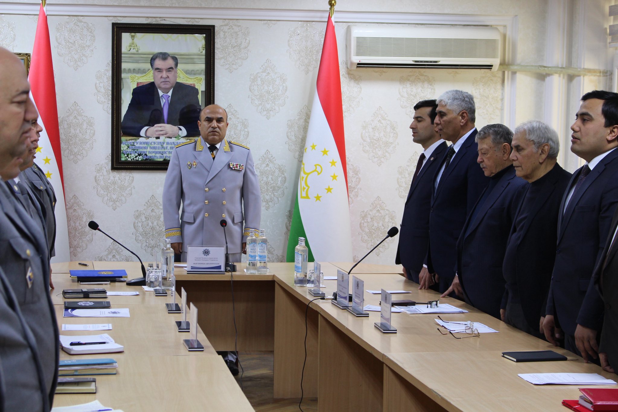 ТАҶЛИЛИ ҶАШНИ 33-СОЛАГИИ АРТИШИ МИЛЛӢ ДАР ХАДАМОТИ ИҶРО