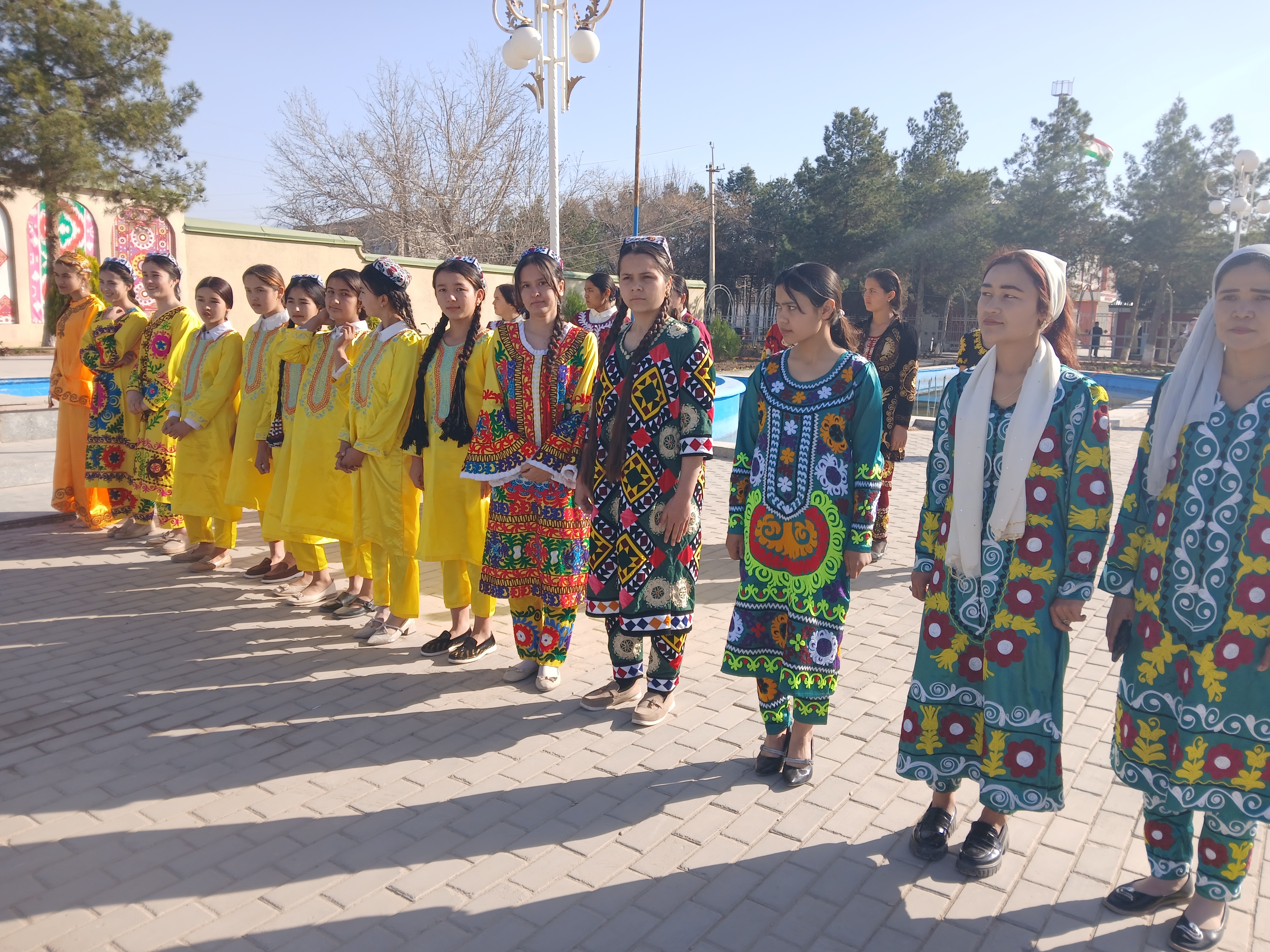 Идомаи аксияи "Либоси миллӣ-таҷассумгари симои миллат"