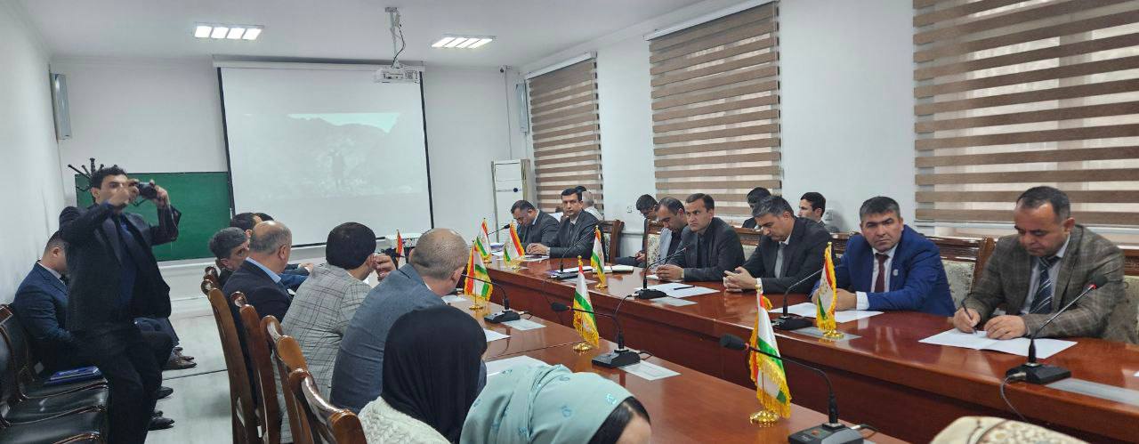 Ҳамоиши идона бахшида ба Рӯзи Модар