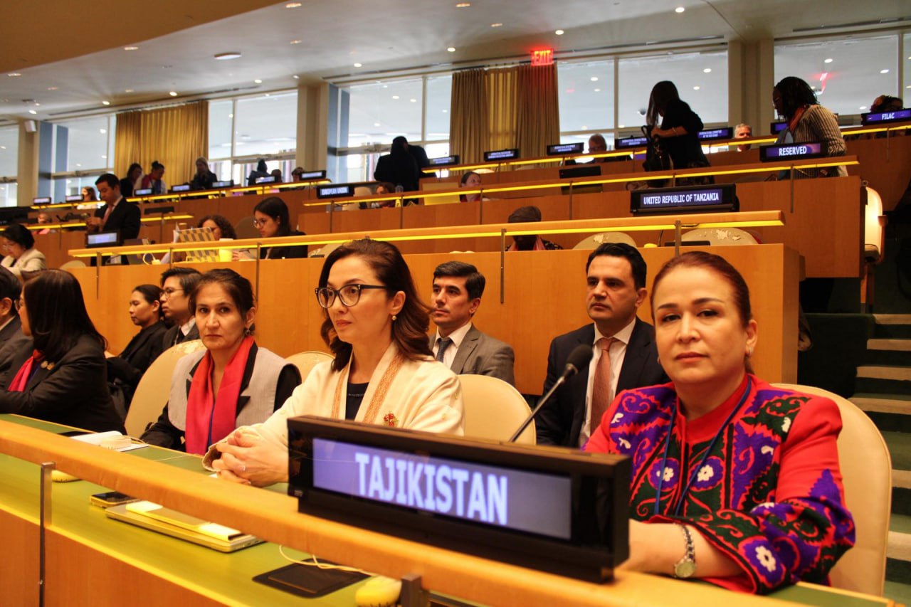 Иштироки Раиси Кумитаи кор бо занон ва оилаи назди Ҳукумати Ҷумҳурии Тоҷикистон дар  ифтитоҳи ҷаласаи 70-уми Комиссияи СММ оид ба мақоми зан