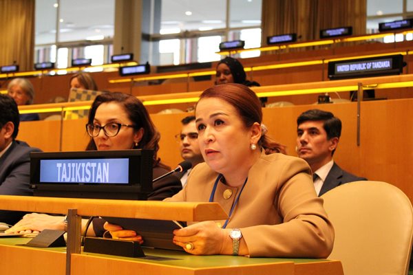 Иштирок ва суханронии Раиси Кумитаи кор бо занон ва оилаи назди Ҳукумати Ҷумҳурии Тоҷикистон дар мубоҳисаҳои умумии ҷаласаи 70-уми Комиссияи СММ оид ба мақоми зан