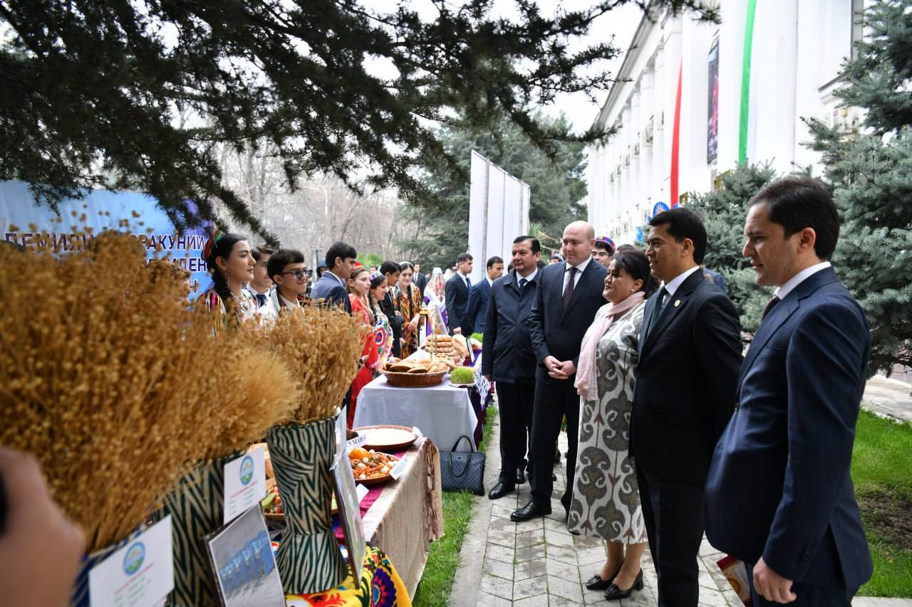 ПЕШВОИ МИЛЛАТ - ПЕШВОИ НАВРӮЗӢ