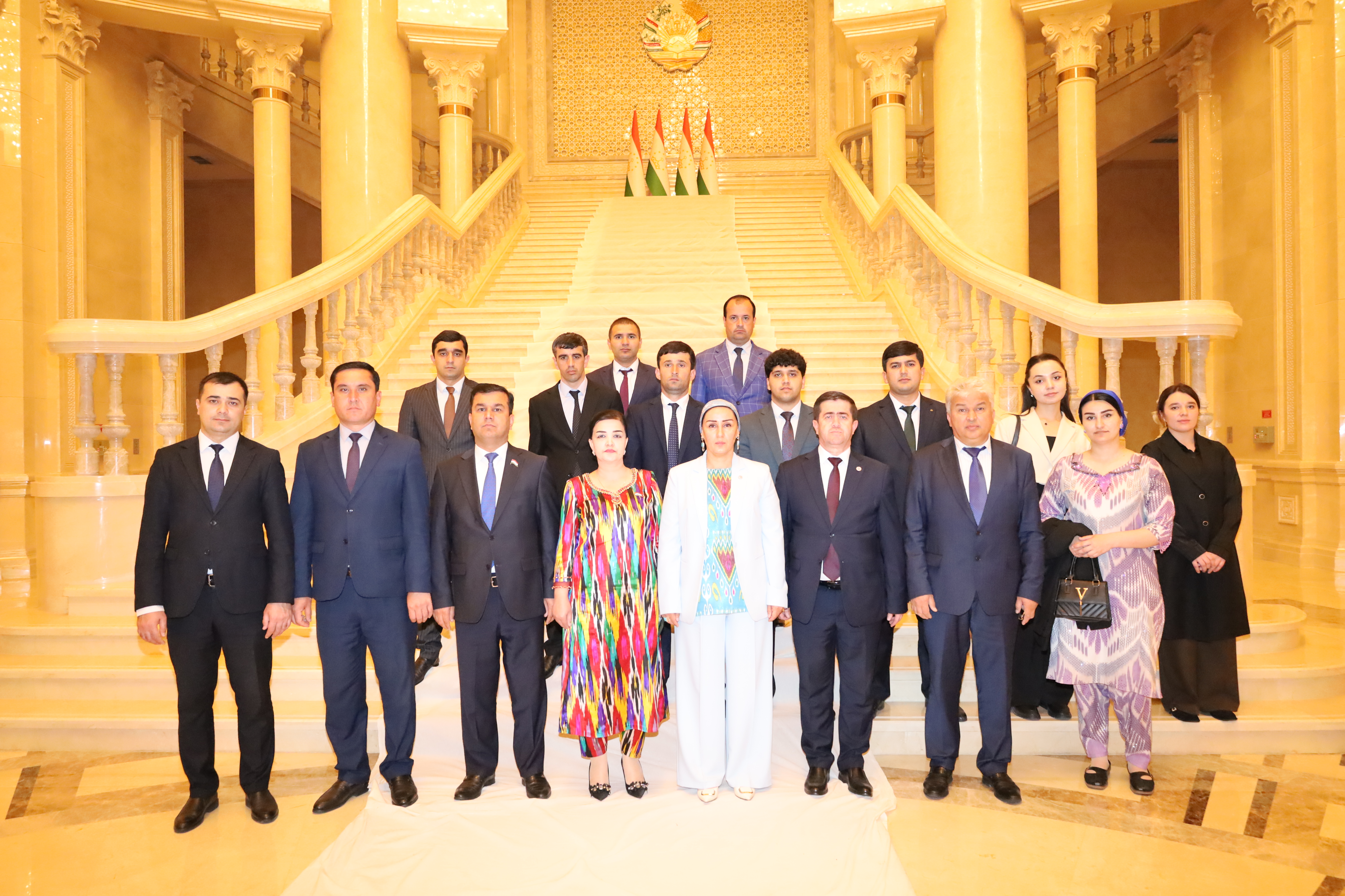 Боздиди кормандони Кумитаи рушди маҳали назди Президенти Ҷумҳурии Тоҷикистон аз бинои нави Парламент