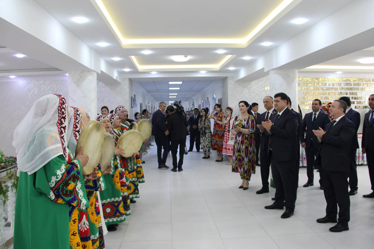 МОДАР САРЧАШМАИ МЕҲРУ ВАФО ВА ПОЯИ УСТУВОРИ ҶОМЕА