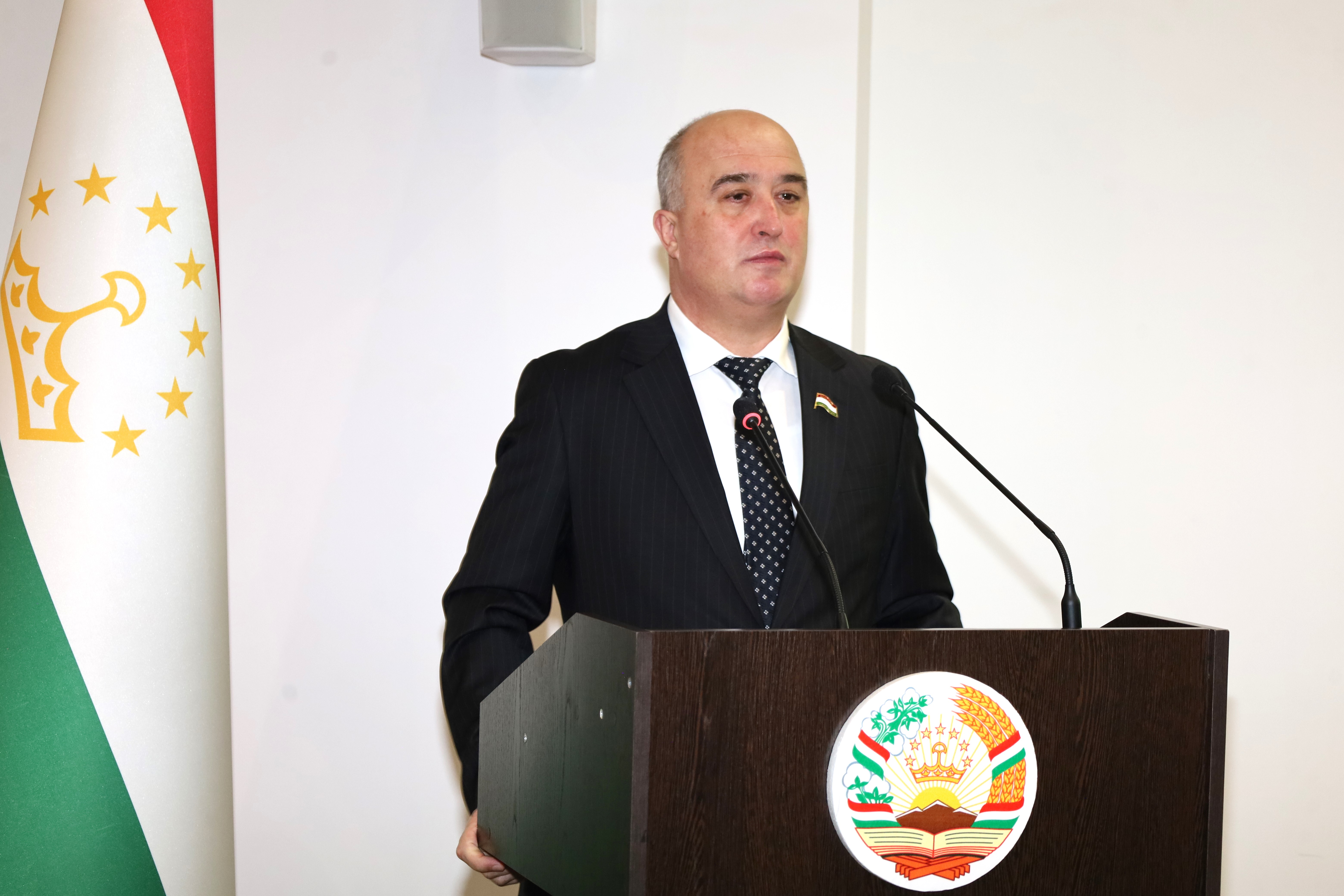 Зан тавлидгару мураббии инсон ва устоди беназири фарзанд аст