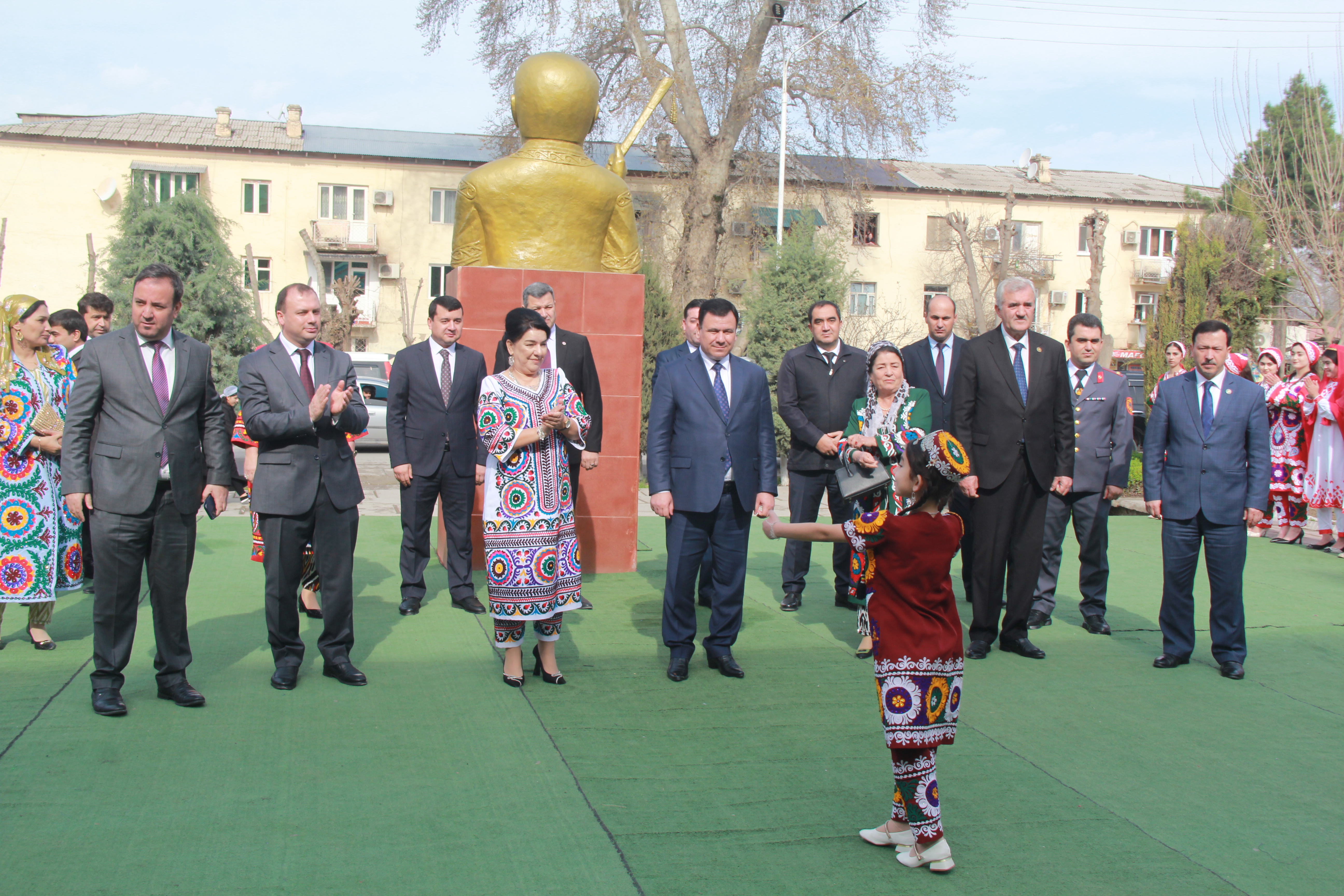 ТАҶЛИЛ АЗ ГИРОМИДОШТИ РӮЗИ МОДАР ДАР ҚАСРИ ФАРҲАНГИ ШАҲРИ КӮЛОБ