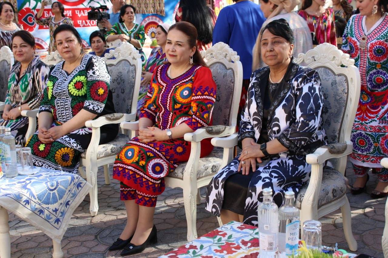 ТАҶЛИЛИ ҶАШНИ НАВРӮЗ ДАР КУМИТАИ КОР БО ЗАНОН ВА ОИЛАИ НАЗДИ ҲУКУМАТИ ҶУМҲУРИИ ТОҶИКИСТОН