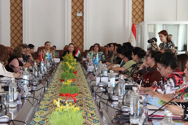 ФОРУМИ БАЙНАЛМИЛАЛӢ ТАҲТИ УНВОНИ "НАҚШИ ЗАНОН ДАР ЭҲЁИ СУННАТҲОИ НАВРӮЗӢ"