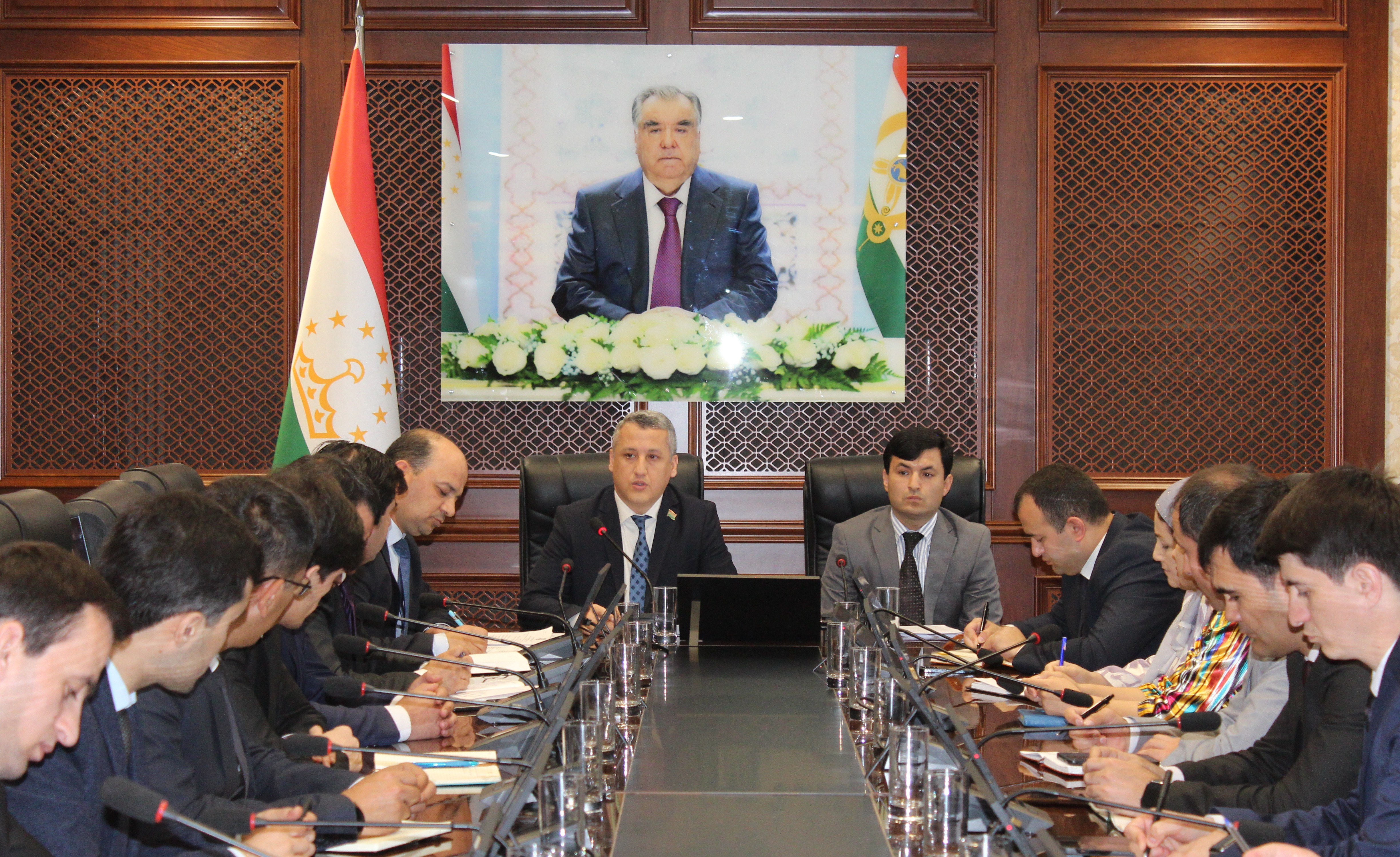 Ҷаласа вобаста ба арзёбии дохилиидоравии зиддикоррупсионии лоиҳаҳои санадҳои меъёрии ҳуқуқӣ дар Вазорати рушди иқтисод ва савдо