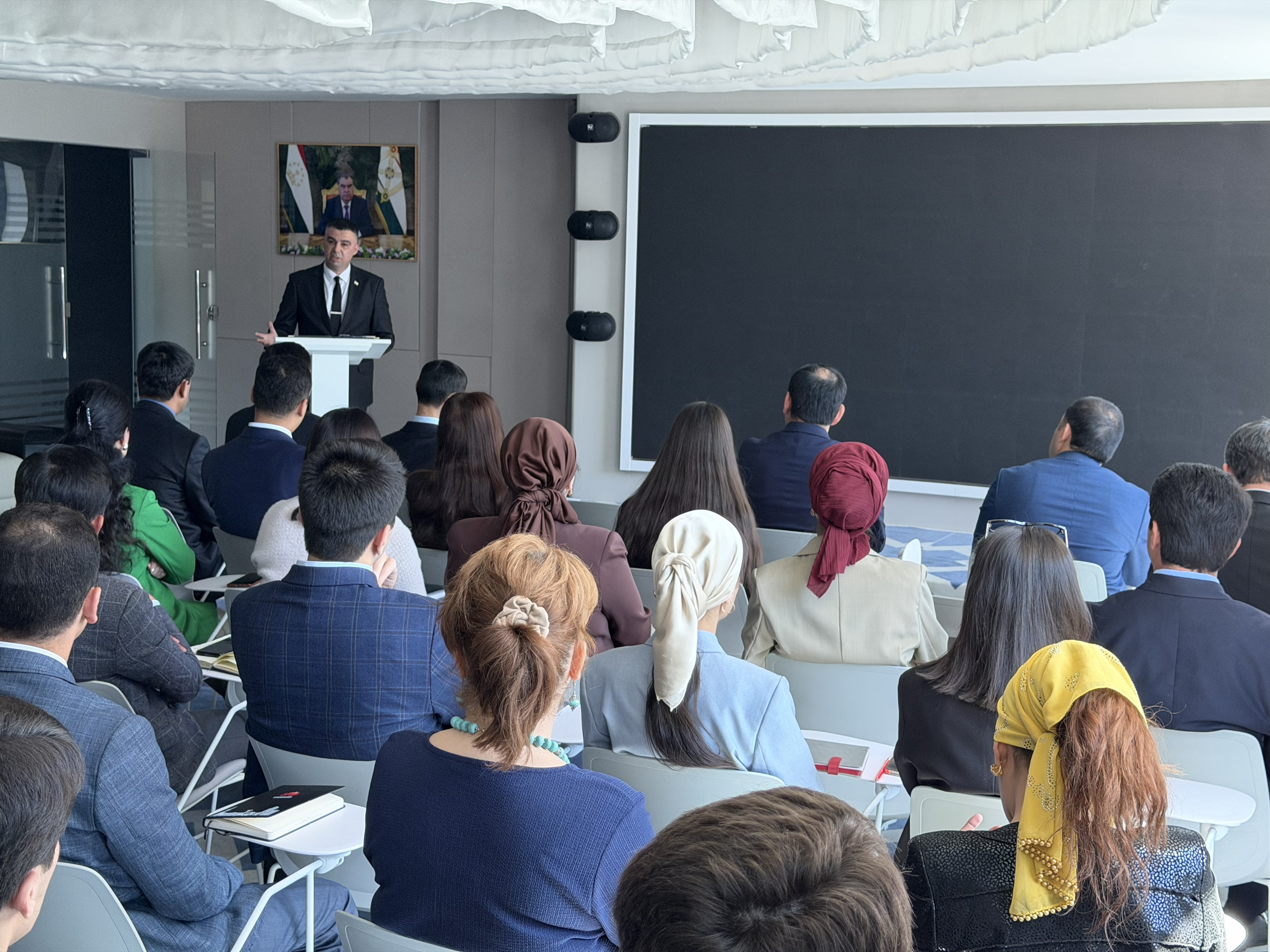 Баррасии моҳияти «Стратегияи давлатии муқовимат ба коррупсия дар Ҷумҳурии Тоҷикистон барои давраи то соли 2030» дар Агентии инноватсия ва технологияҳои рақамии назди Президенти Ҷумҳурии Тоҷикистон