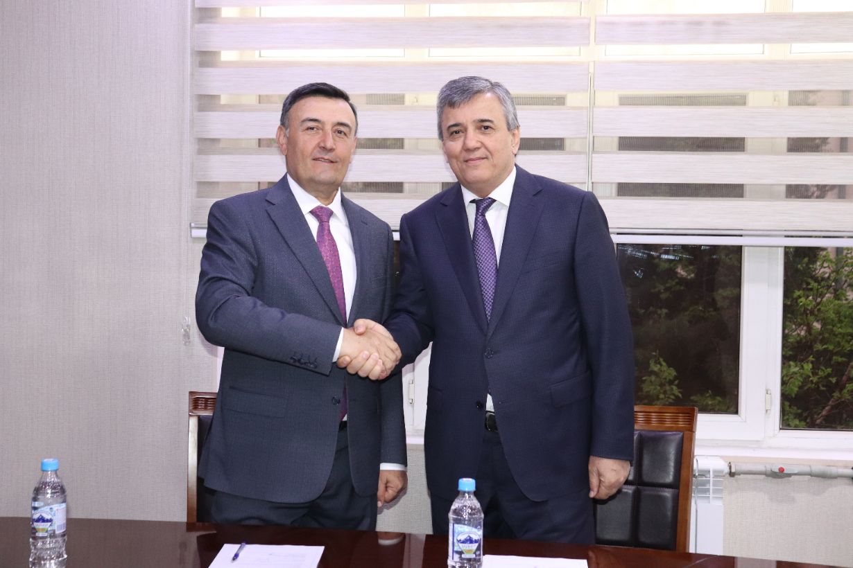 ЁДДОШТИ ҲУСНИ ТАФОҲУМ БАЙНИ КУМИТАИ ХОҶАГИИ МАНЗИЛИЮ КОММУНАЛИИ НАЗДИ ҲУКУМАТИ ҶУМҲУРИИ ТОҶИКИСТОН ВА ФОНДИ ТОҶИКИСТОНИИ ОҒО ХОН