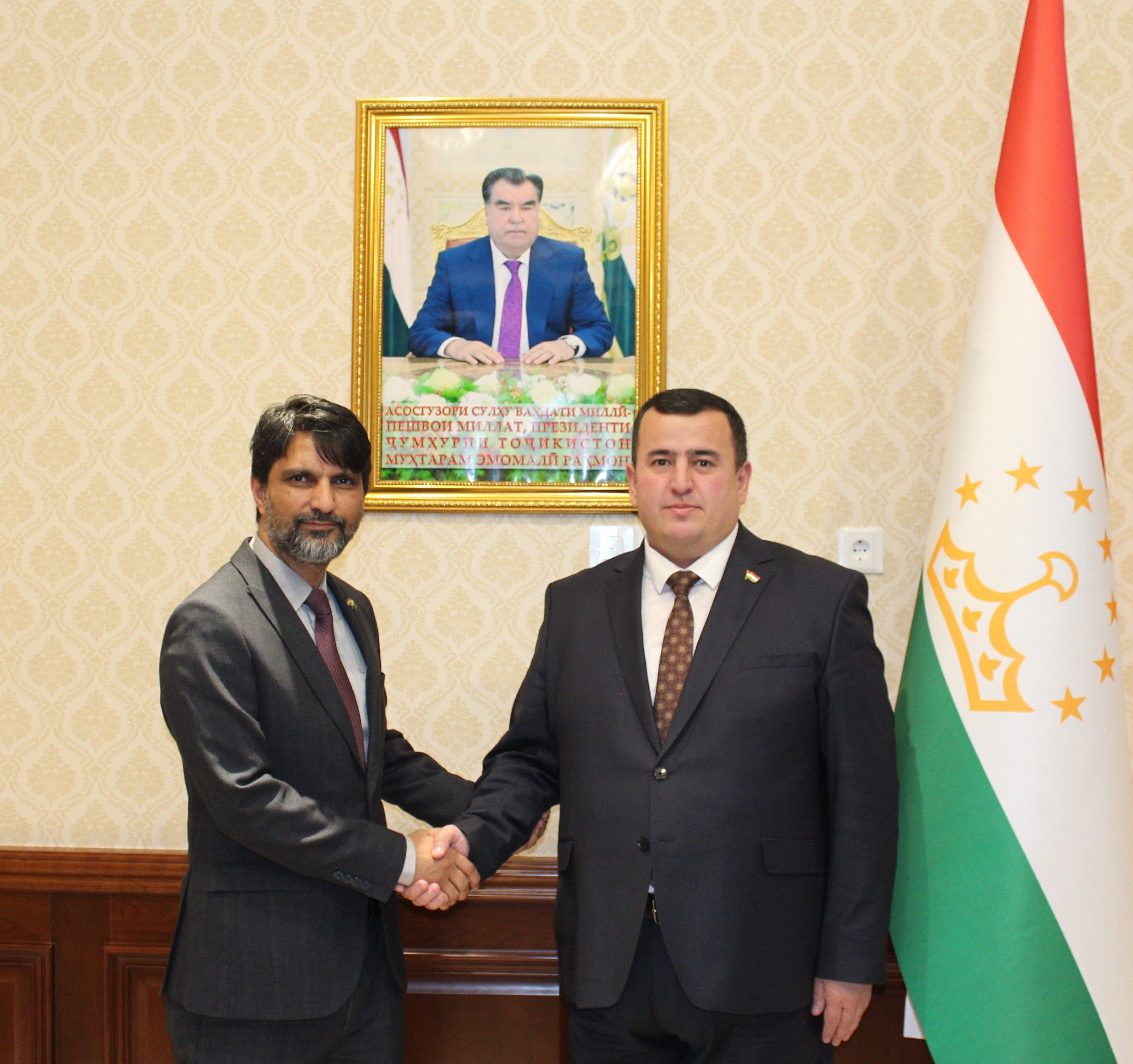Вохӯрии Вазири рушди иқтисод ва савдои Ҷумҳурии Тоҷикистон бо Сафири навтаини Фавқулодда ва Мухтори Ҷумҳурии Исломии Покистон дар Ҷумҳурии Тоҷикистон