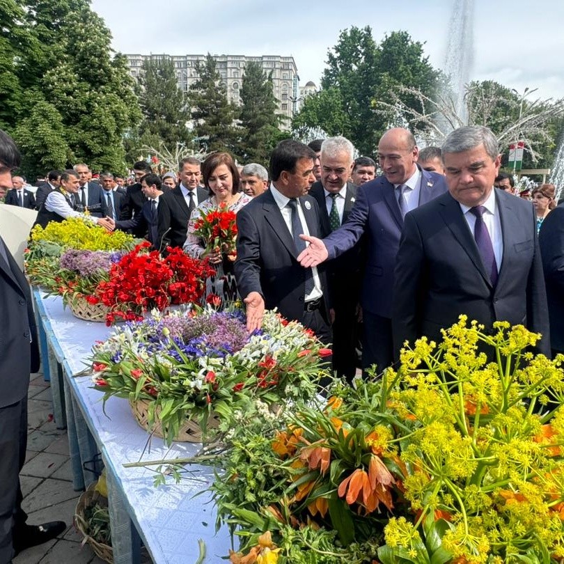 Баргузории фестивали 💐 гулҳо таҳти унвони 🌷 "Сайри гули лола"🌷